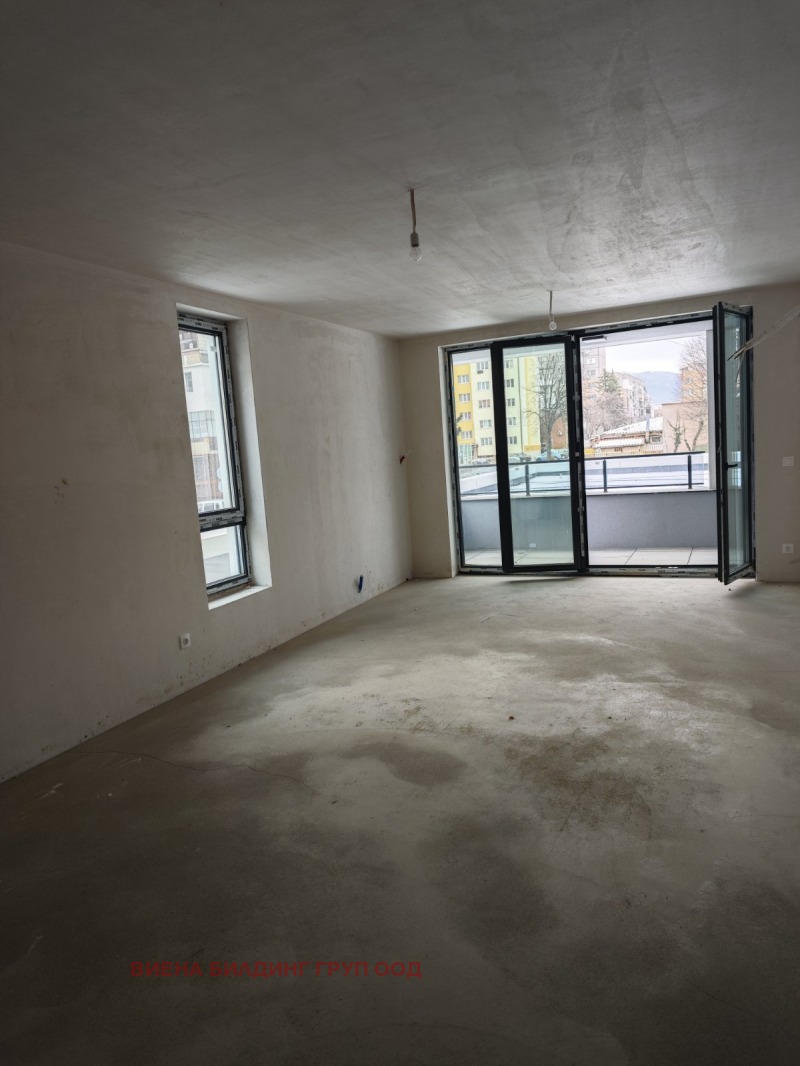 Продава 3-СТАЕН, гр. Перник, Изток, снимка 3 - Апартаменти - 53315966