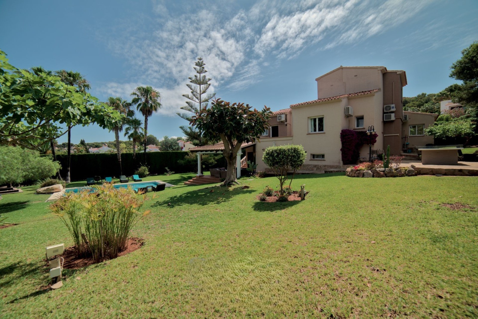 Продава ВИЛА, гр. Варна, Център