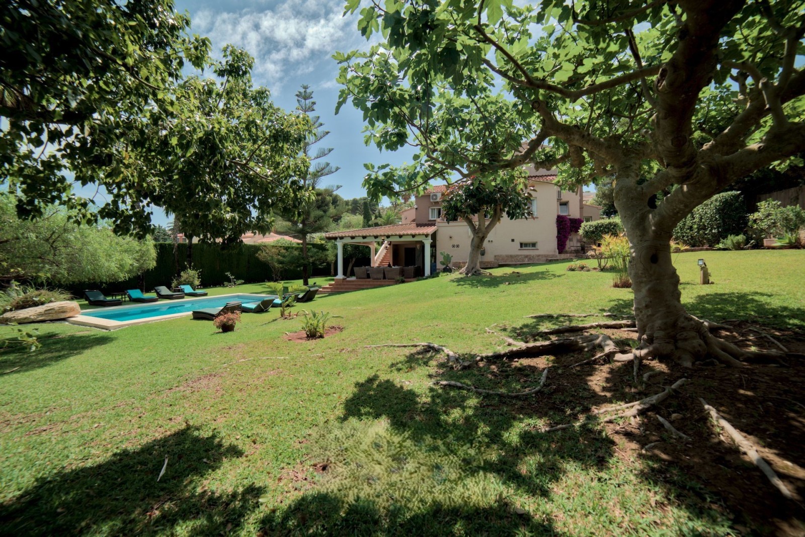 Продава ВИЛА, гр. Варна, Център, снимка 3 - Вили - 54343876