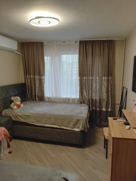 1 Schlafzimmer Ljulin 6, Sofia 4