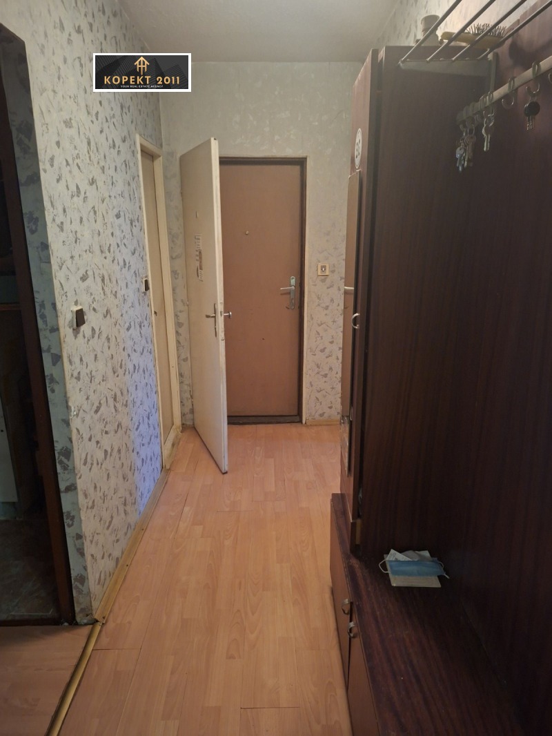 Продава 4-СТАЕН, гр. Русе, Широк център