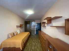 1 chambre Vazrajdane, Bourgas 8