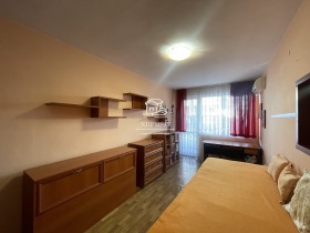 1 chambre Vazrajdane, Bourgas 9