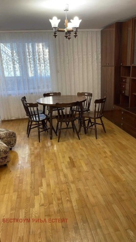2 quartos Liatno kino Trakiia, Varna