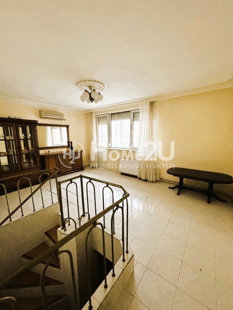 Продава МНОГОСТАЕН, гр. Бургас, Център, снимка 2 - Апартаменти - 54233635