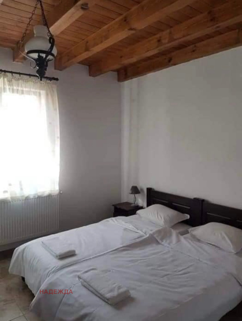 Продава САМОСТОЯТЕЛНА СГРАДА в област Ловеч, гр. Априлци - 200 кв.м / 299 105.75 € » 585 000 лв., НАДЕЖДА
