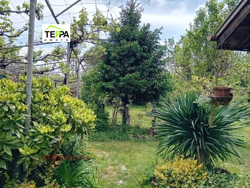 Продава ВИЛА, с. Дълбоки, област Стара Загора, снимка 13 - Вили - 53045929