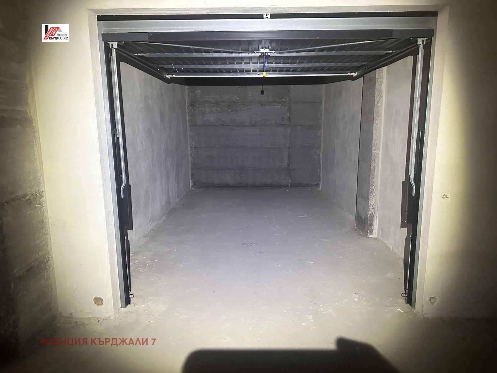 Продава ГАРАЖ, ПАРКОМЯСТО, гр. Кърджали, Възрожденци, снимка 2 - Гаражи и паркоместа - 55896341