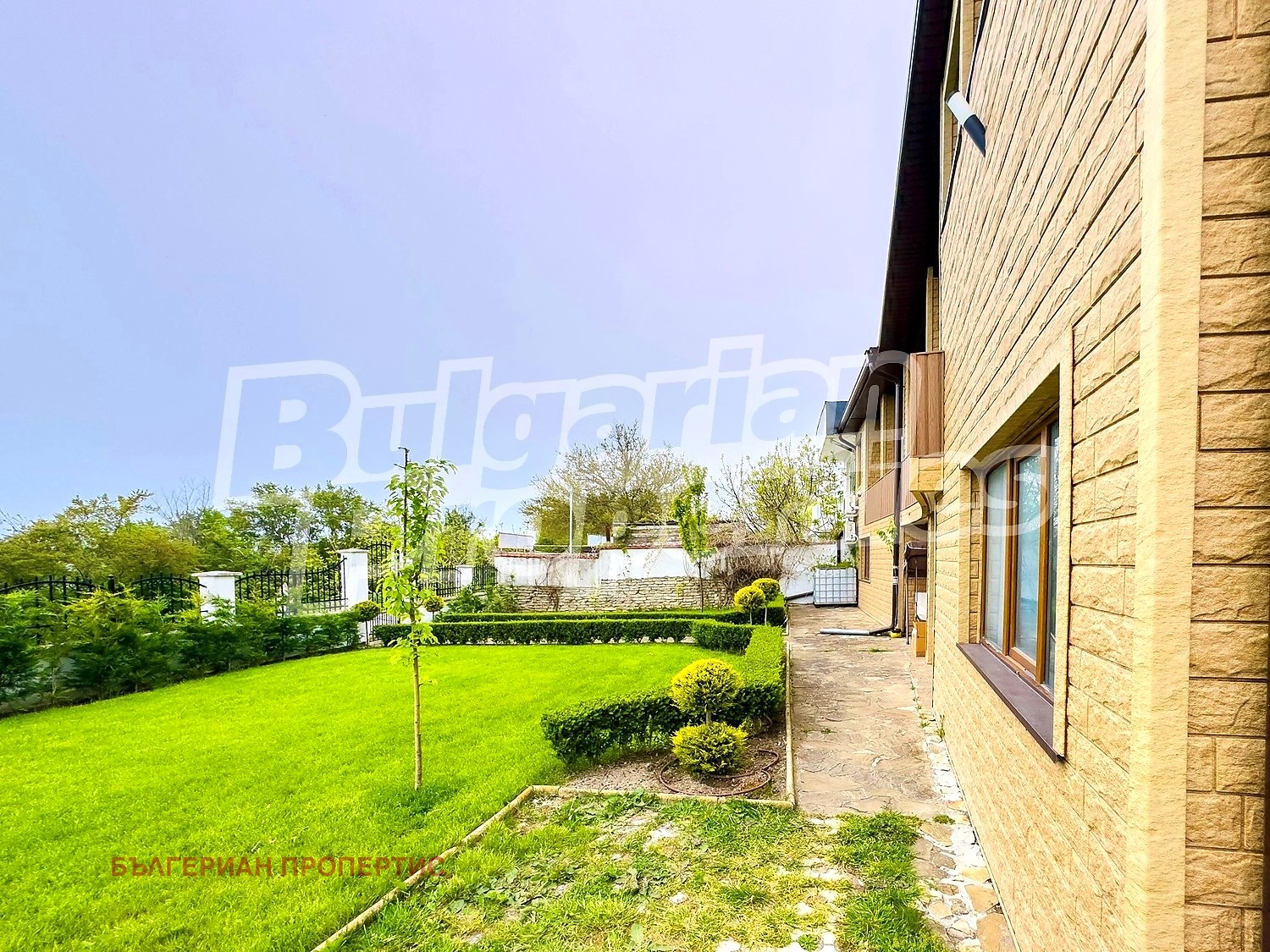 Продава КЪЩА, гр. Балчик, област Добрич, снимка 2 - Къщи - 54711350