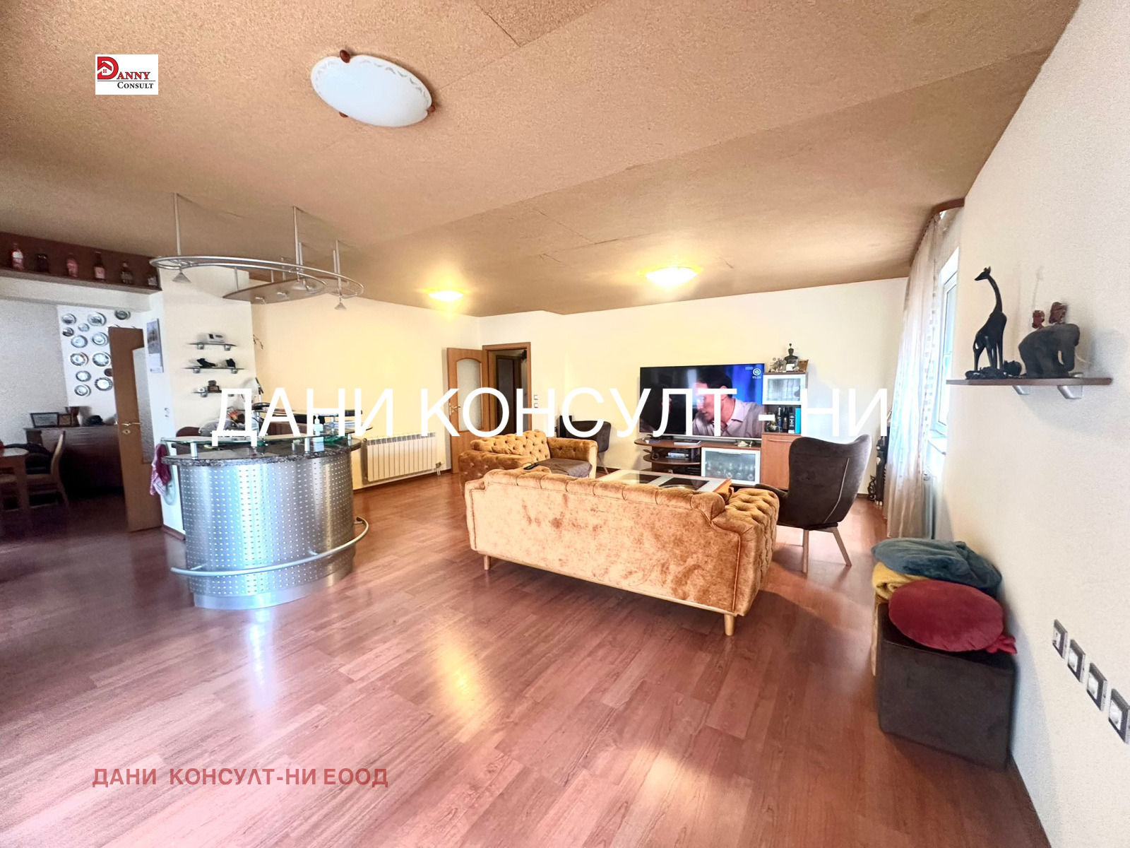 Продава МНОГОСТАЕН, гр. Велико Търново, Център, снимка 2 - Апартаменти - 49368775
