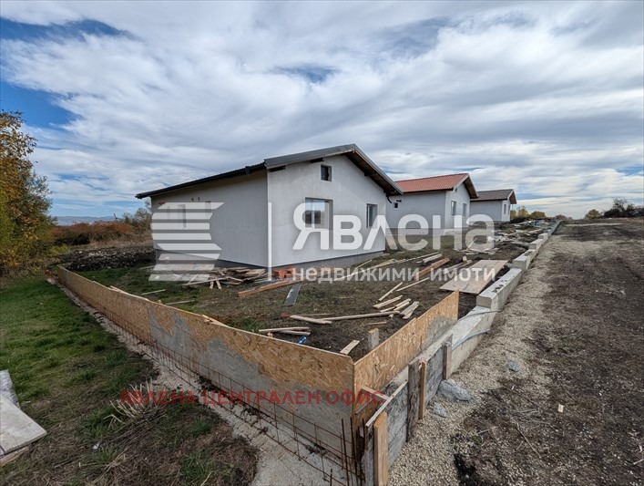 Продава КЪЩА, с. Хераково, област София област, снимка 2 - Къщи - 53954708