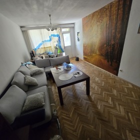 3 makuuhuonetta Idealen tsentar, Pleven