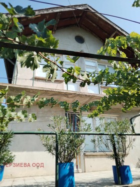 Продажба на имоти в с. Найденово, област Стара Загора - изображение 1 