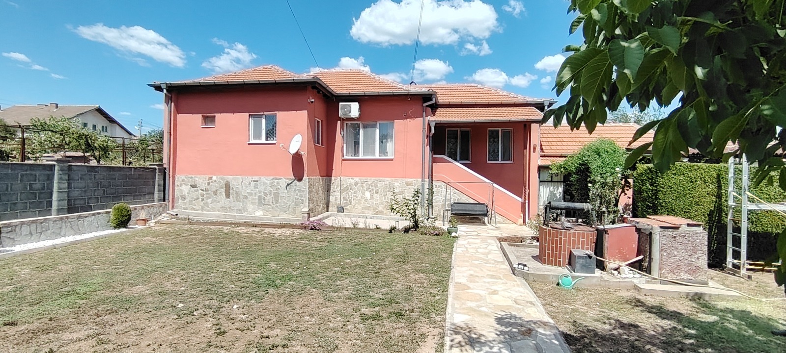 Продава КЪЩА, с. Лозен, област Хасково
