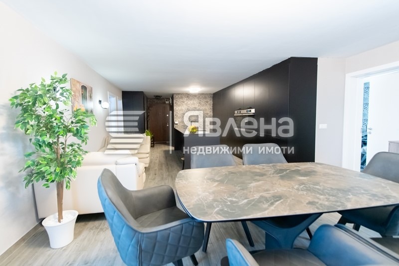 Продава  3-стаен град Благоевград , Широк център , 112 кв.м | 85450302