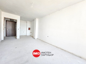 1 quarto Izgrev, Burgas