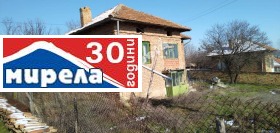 Продажба на имоти в с. Козловец, област Велико Търново - изображение 1 