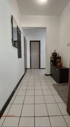 2 Schlafzimmer Lewski 1, Warna