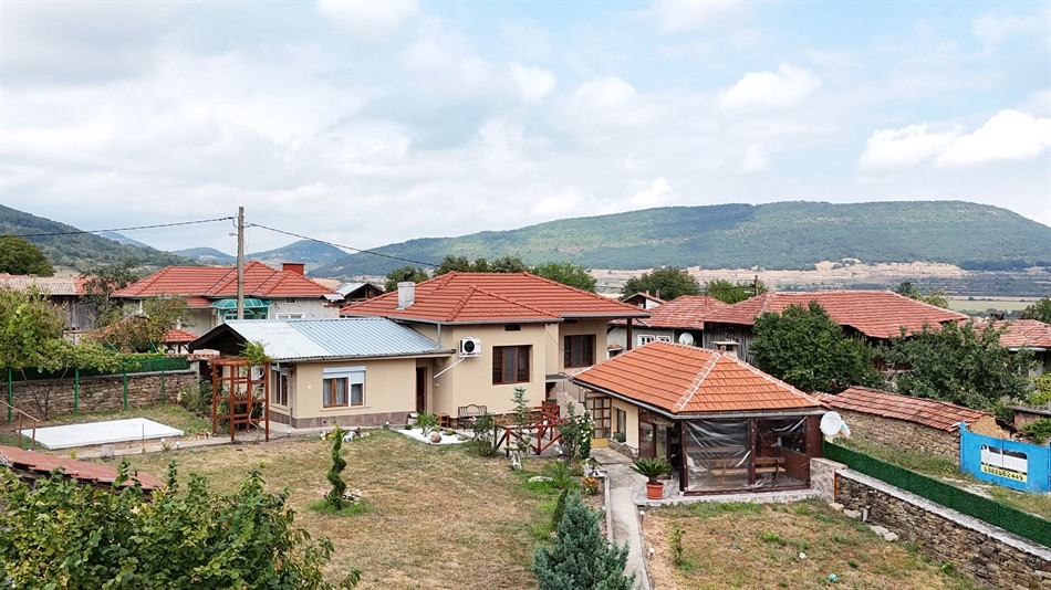 Продава КЪЩА, с. Ряховците, област Габрово