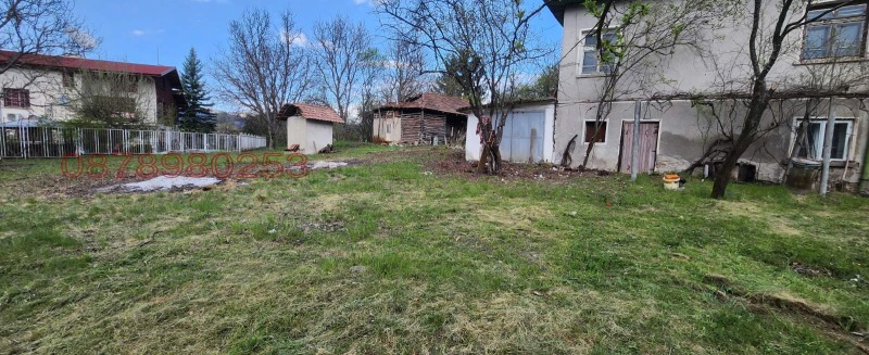 Продава КЪЩА, гр. Земен, област Перник, снимка 2 - Къщи - 52780461