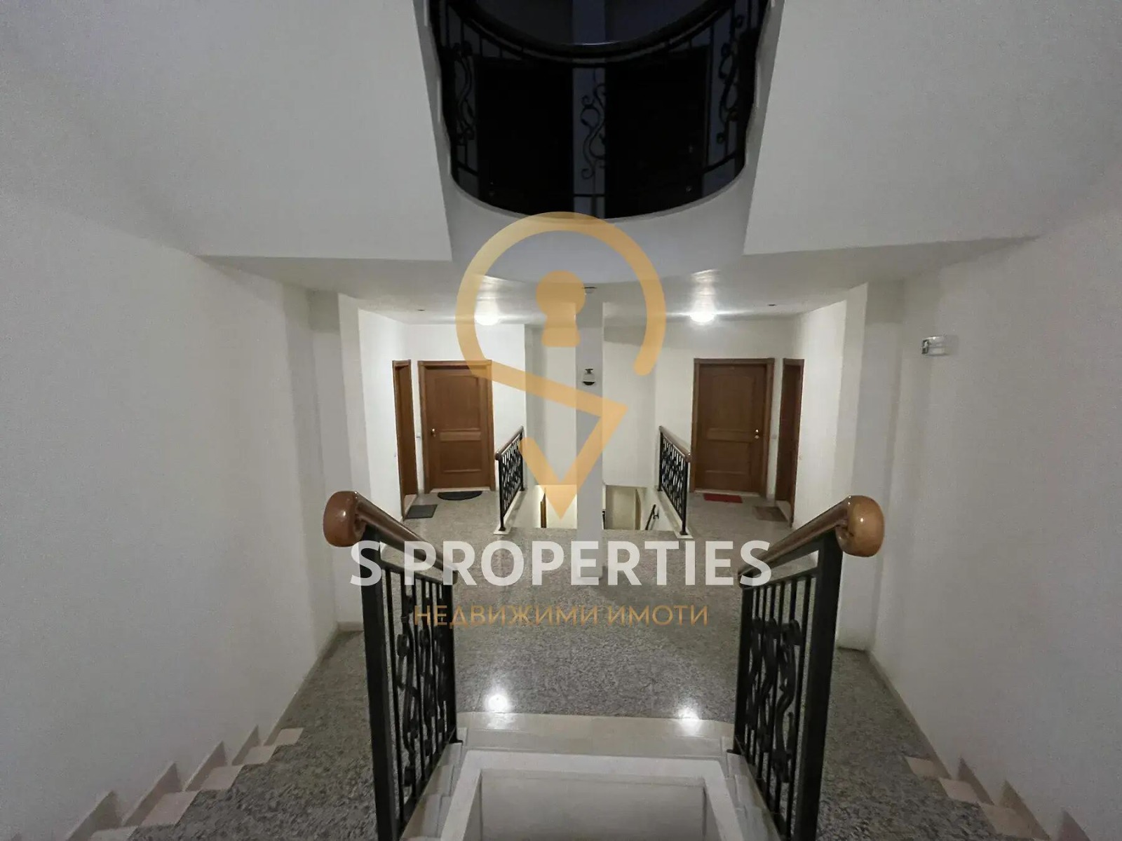 Продава МНОГОСТАЕН, гр. Варна, Бриз, снимка 2 - Апартаменти - 55299147