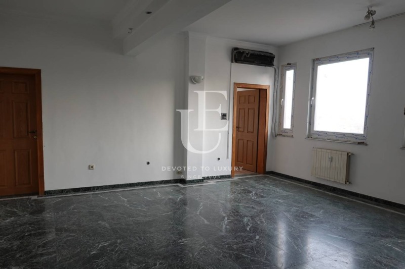 Продава 3-СТАЕН, гр. София, Център, снимка 2 - Апартаменти - 53044392