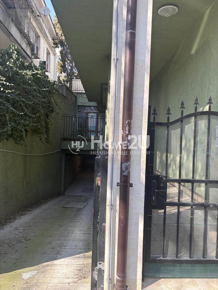 Продава ГАРАЖ, ПАРКОМЯСТО, гр. Варна, Гръцка махала, снимка 2 - Гаражи и паркоместа - 53975823