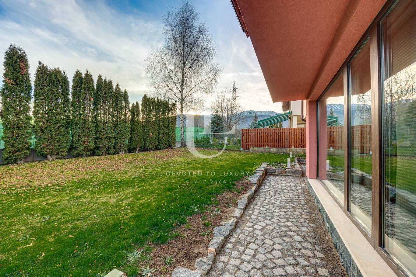 Продава КЪЩА, гр. София, с. Бистрица, снимка 2 - Къщи - 54112391