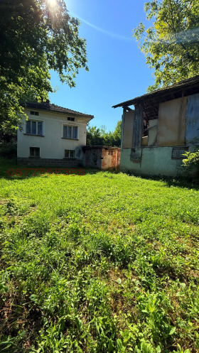 Casa Aprilți, regiunea Lovech