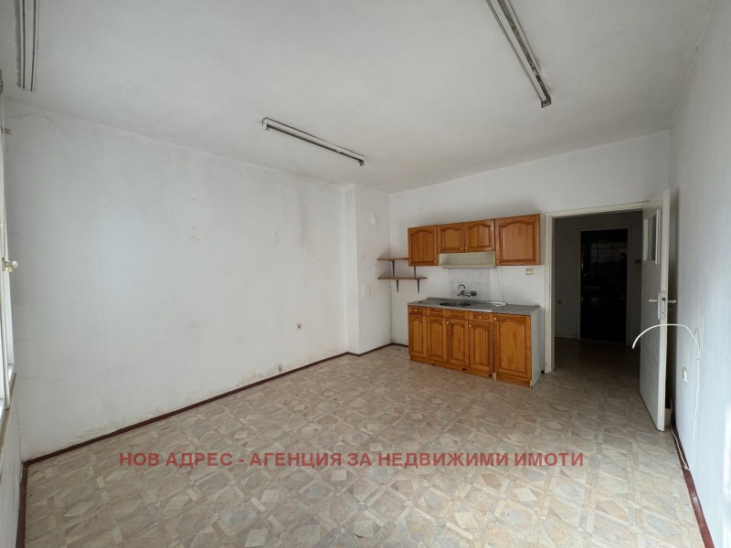 Продава ЕТАЖ ОТ КЪЩА, гр. Търговище, Боровец, снимка 3 - Етаж от къща - 52463924