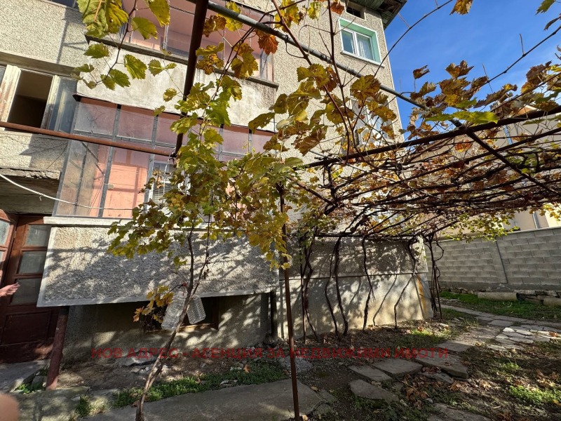 Продава ЕТАЖ ОТ КЪЩА, гр. Търговище, Боровец, снимка 11 - Етаж от къща - 52463924