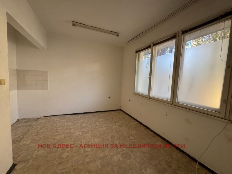 Продава ЕТАЖ ОТ КЪЩА, гр. Търговище, Боровец, снимка 6 - Етаж от къща - 52463924