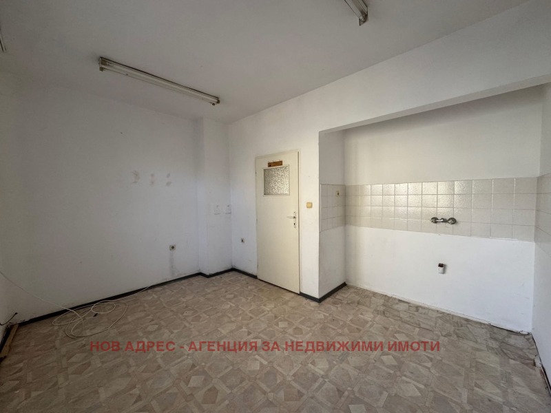 Продава ЕТАЖ ОТ КЪЩА, гр. Търговище, Боровец, снимка 5 - Етаж от къща - 52463924