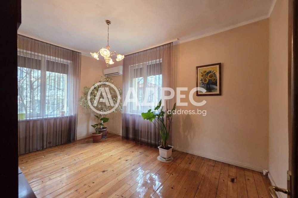 Продава КЪЩА, гр. София, Център, снимка 2 - Къщи - 54604867