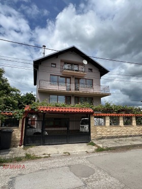 Hus Novi Iskar, Sofia