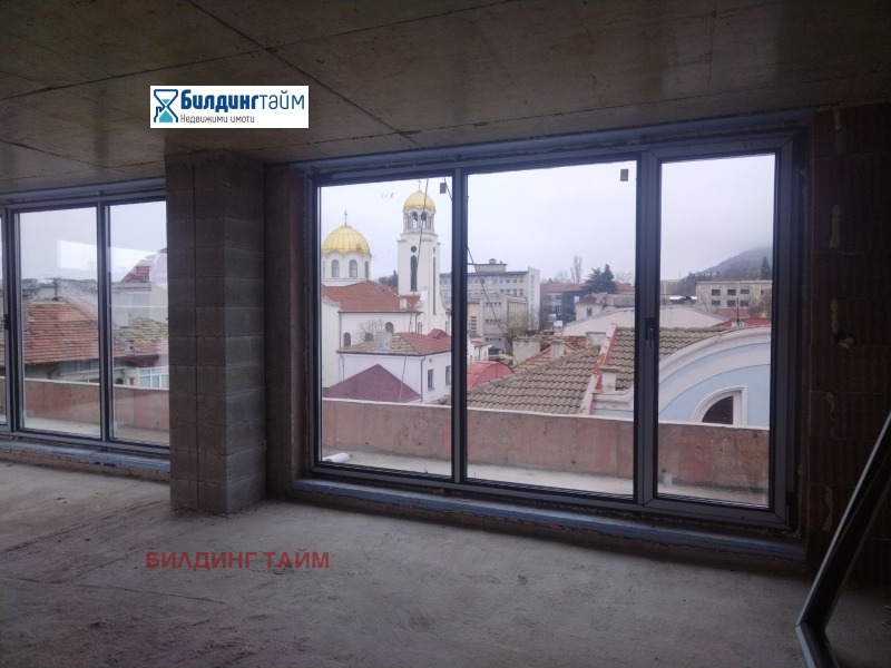 Продава МНОГОСТАЕН, гр. Шумен, Център, снимка 2 - Апартаменти - 53273867