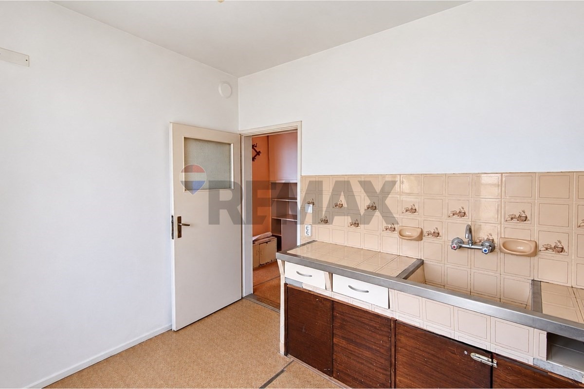 Продава 1-СТАЕН, гр. Шумен, Еверест, снимка 2 - Апартаменти - 56191758