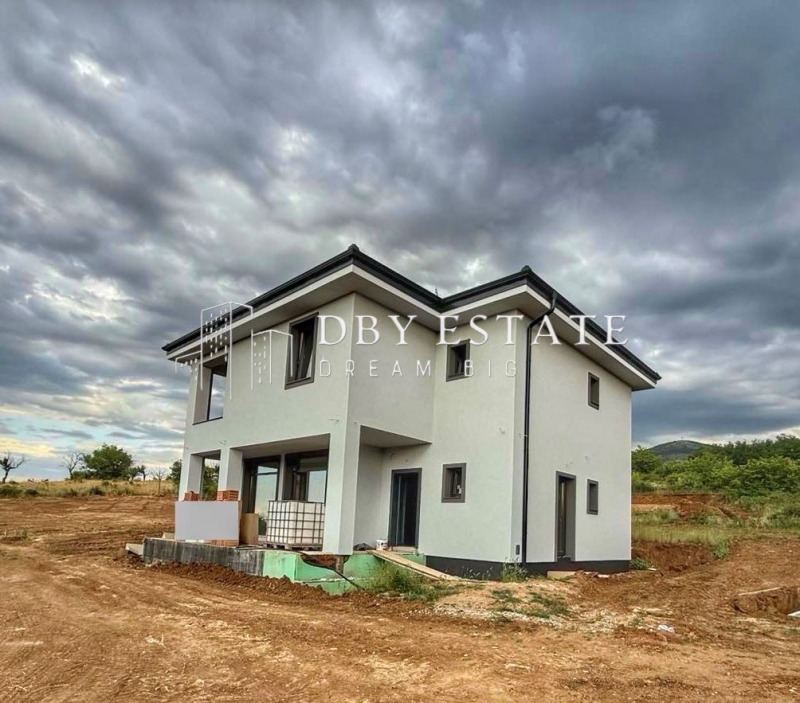Продава  Къща област Пловдив , с. Марково , 219 кв.м | 78172600