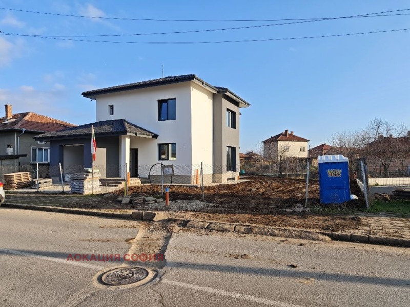 Продава КЪЩА, с. Нови хан, област София област