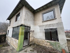 Haus Tscherwen, region Russe 3