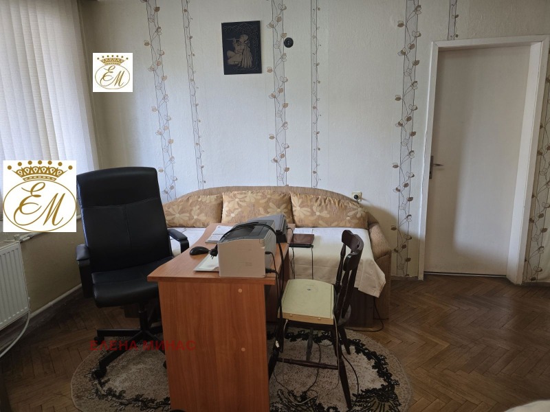 Продава 4-СТАЕН, гр. Шумен, Куршун чешма, снимка 2 - Апартаменти - 52490419