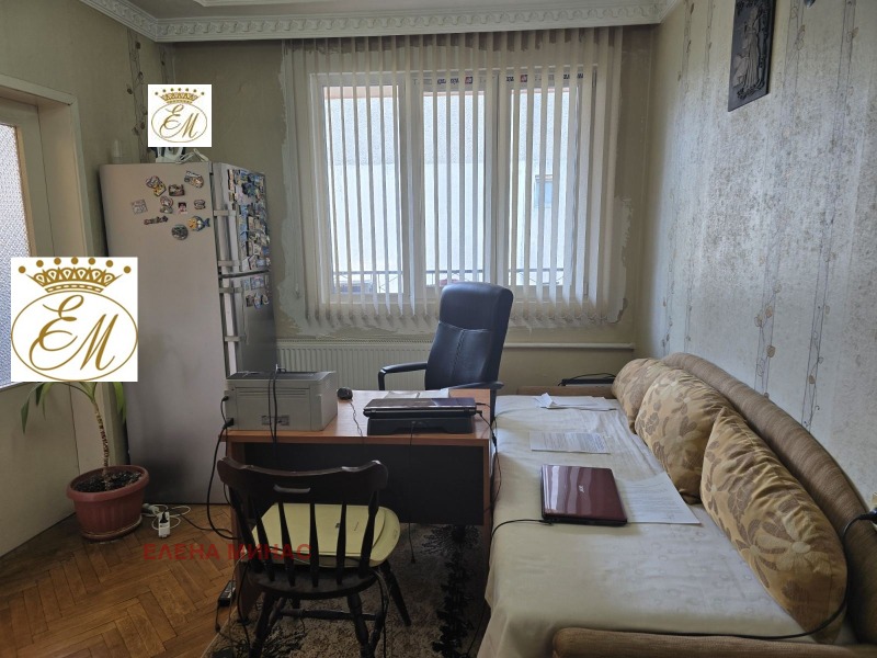 Продава 4-СТАЕН, гр. Шумен, Куршун чешма, снимка 3 - Апартаменти - 52490419