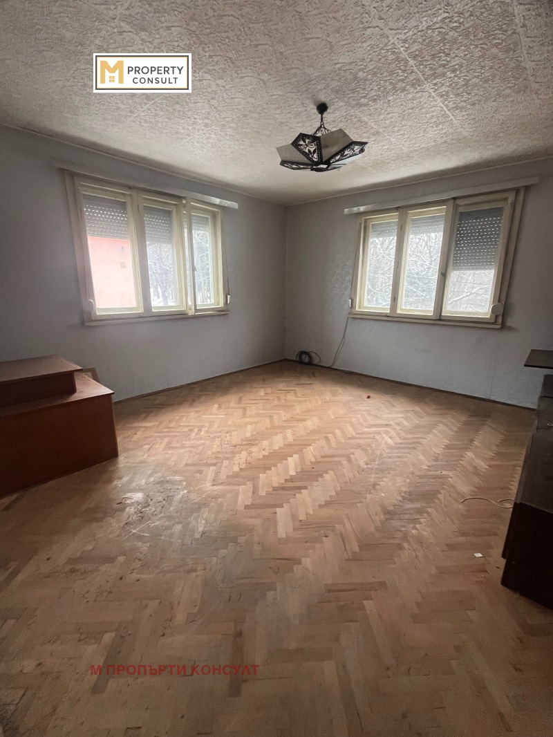 Продава ЕТАЖ ОТ КЪЩА, гр. Плевен, Широк център