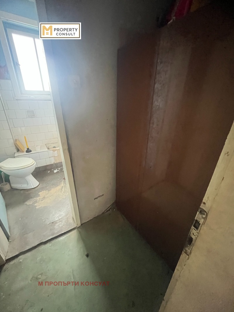 Продава ЕТАЖ ОТ КЪЩА, гр. Плевен, Широк център, снимка 12 - Етаж от къща - 53033254