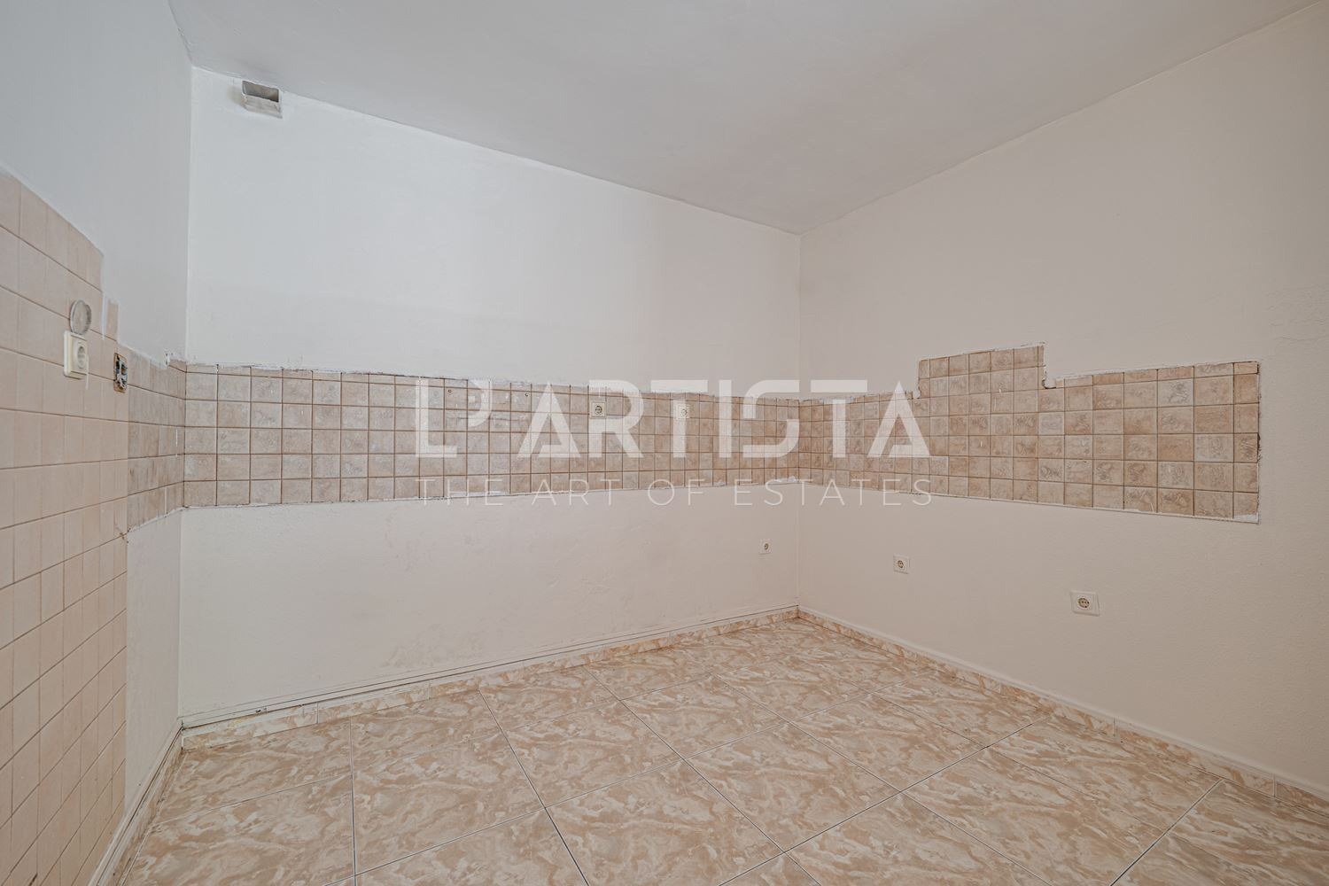 Продава МНОГОСТАЕН, гр. София, Дианабад, снимка 3 - Апартаменти - 55737739