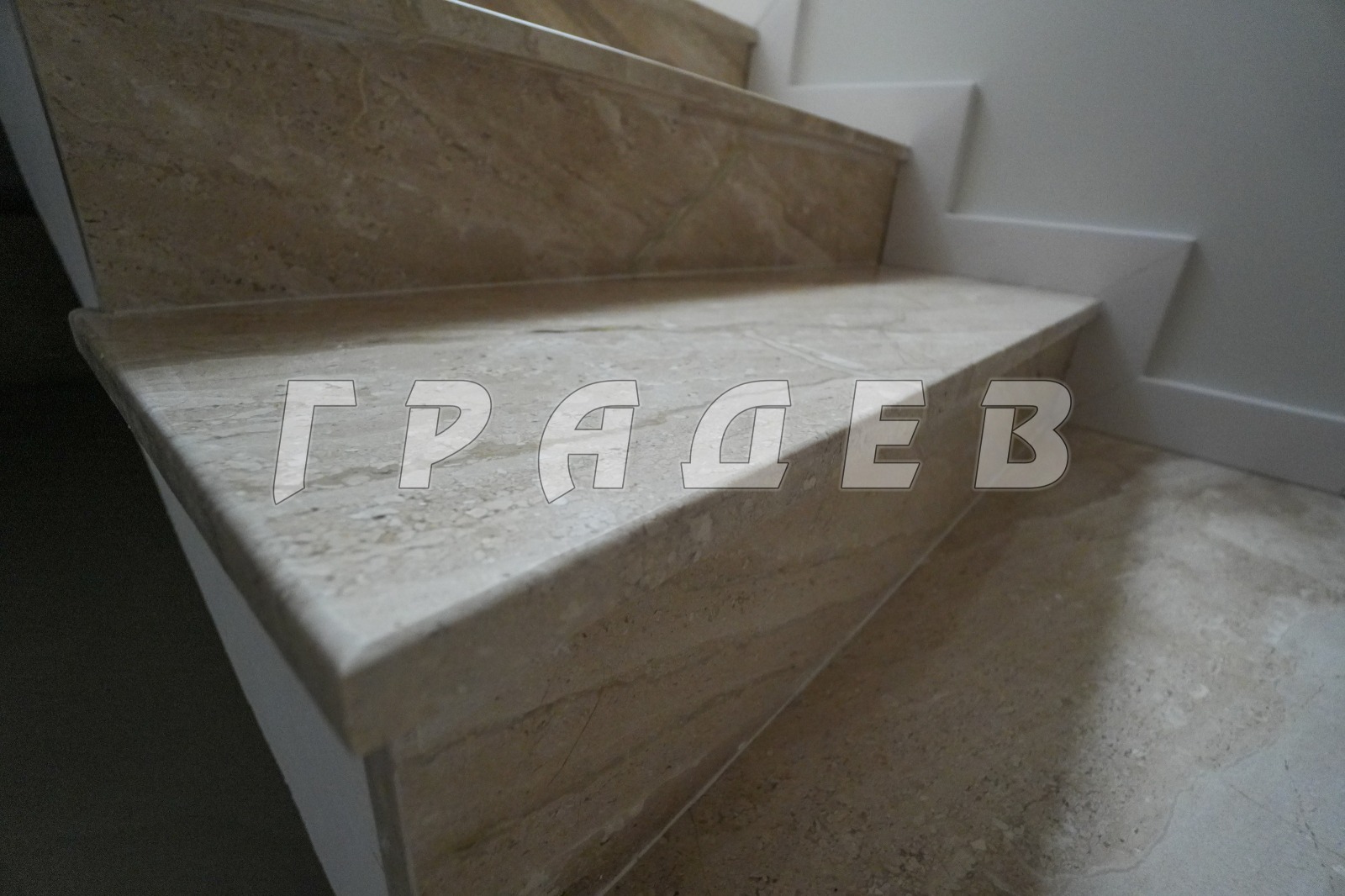 Продава ЕТАЖ ОТ КЪЩА, гр. Русе, Родина 2, снимка 15 - Етаж от къща - 55989963