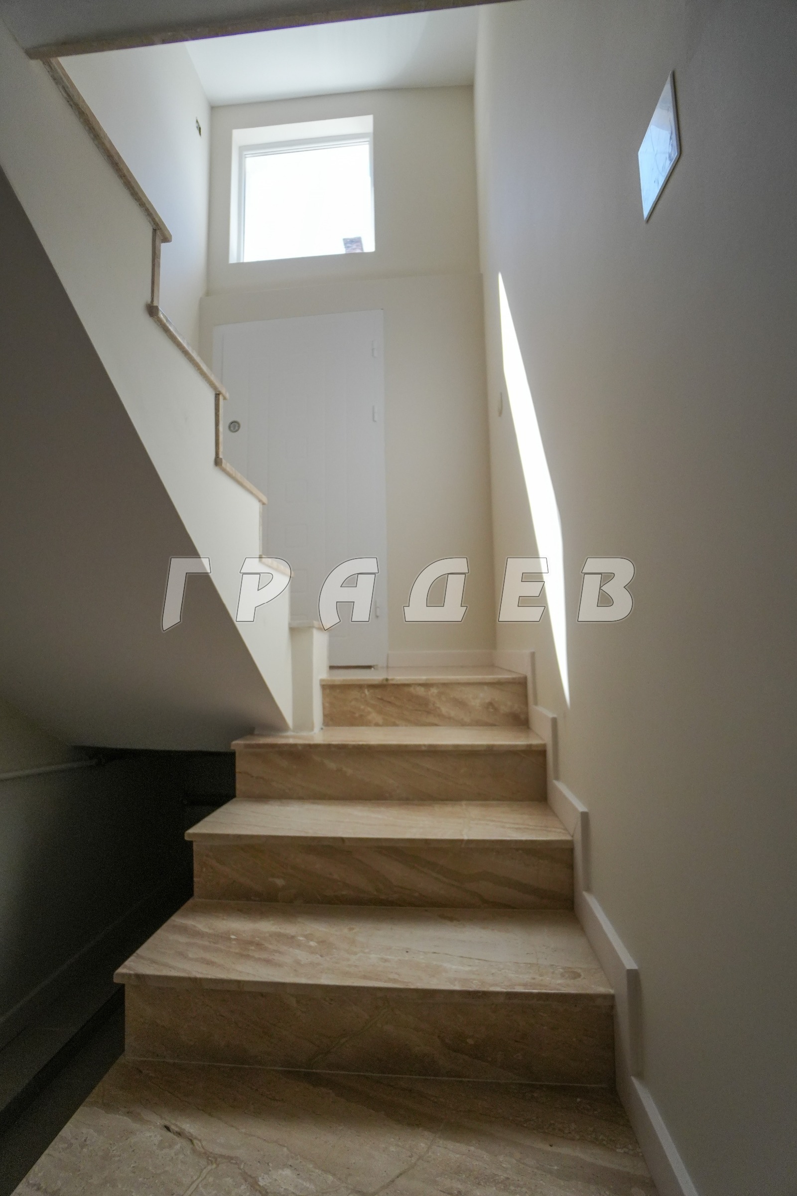Продава ЕТАЖ ОТ КЪЩА, гр. Русе, Родина 2, снимка 14 - Етаж от къща - 55989963