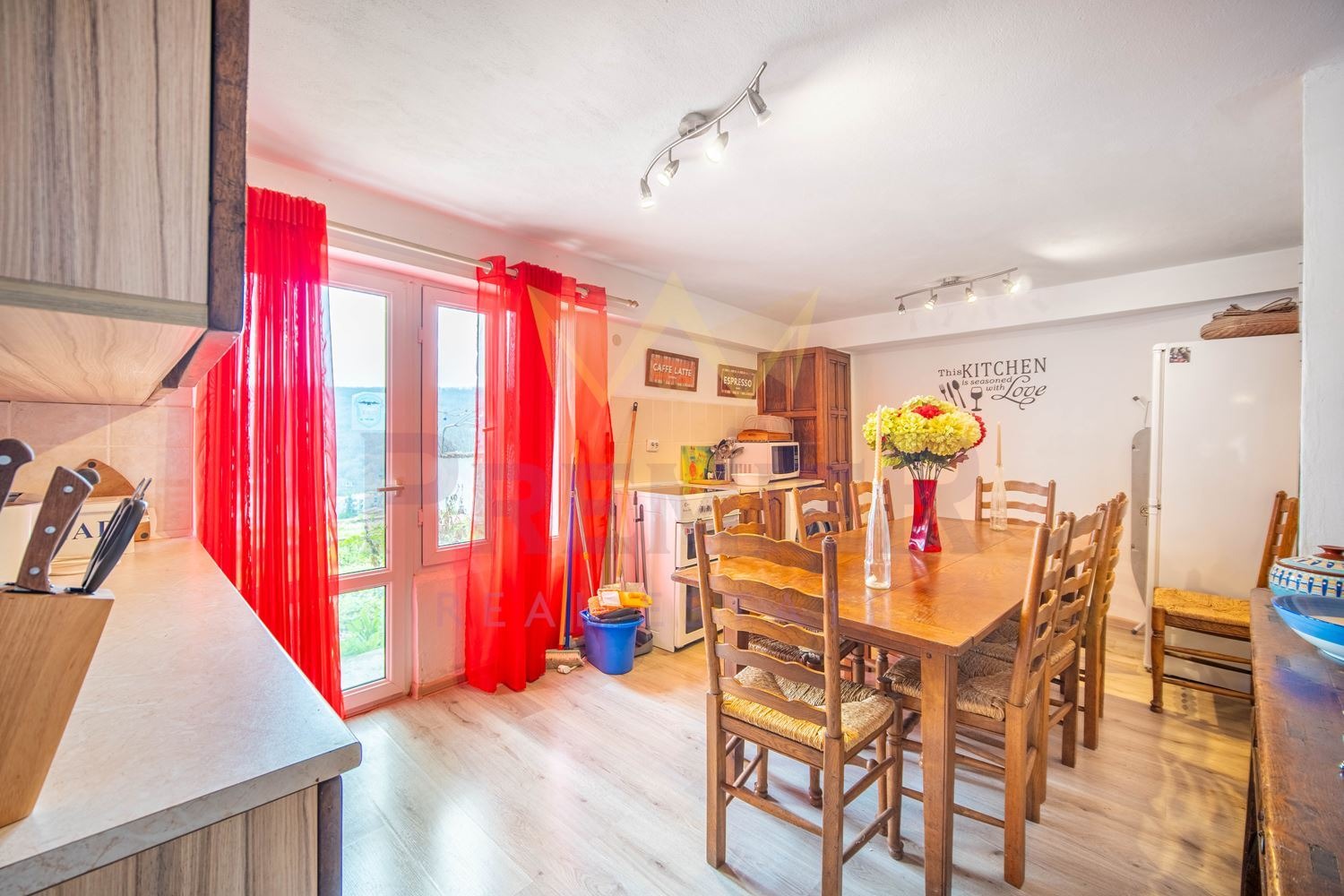 Продава КЪЩА, гр. Балчик, област Добрич, снимка 3 - Къщи - 53825840