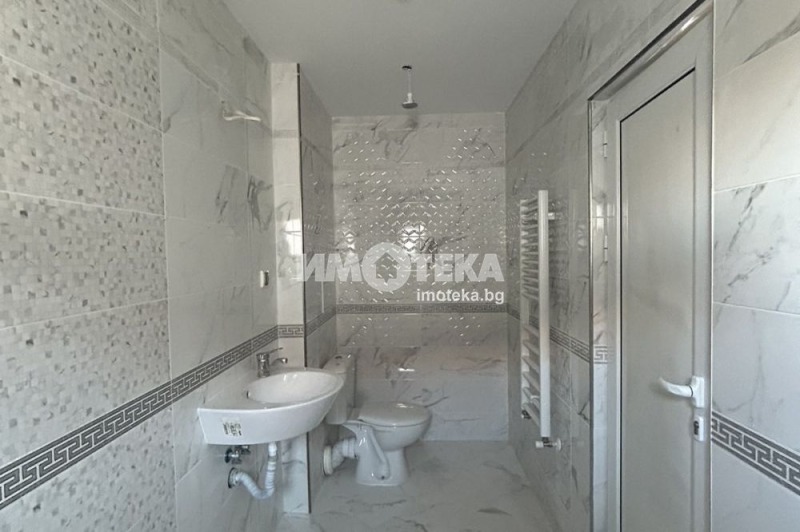 Eladó  Ház Plovdiv , Komatevo , 228 négyzetméter | 84104715 - kép [9]