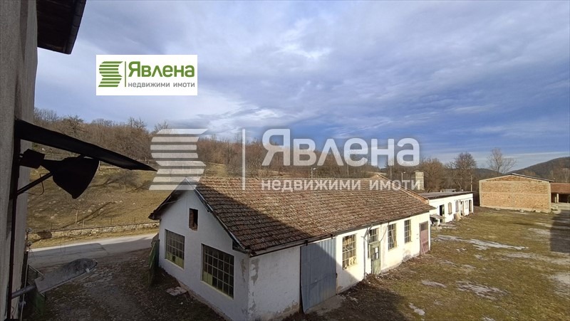 Продава ПРОМ. ПОМЕЩЕНИЕ, гр. Етрополе, област София област